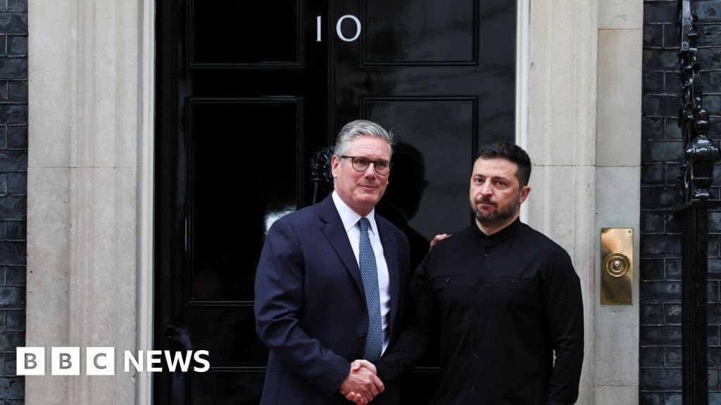 The UK will deliver 100 additional air defence missiles to Ukraine earlier than planned.